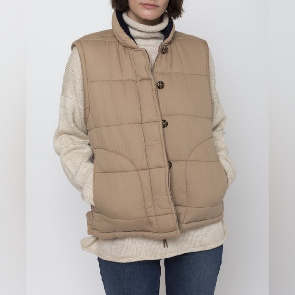 XIRENA Hunter Puffer Vest Size Small Tan Reversible Yucca Zip Up